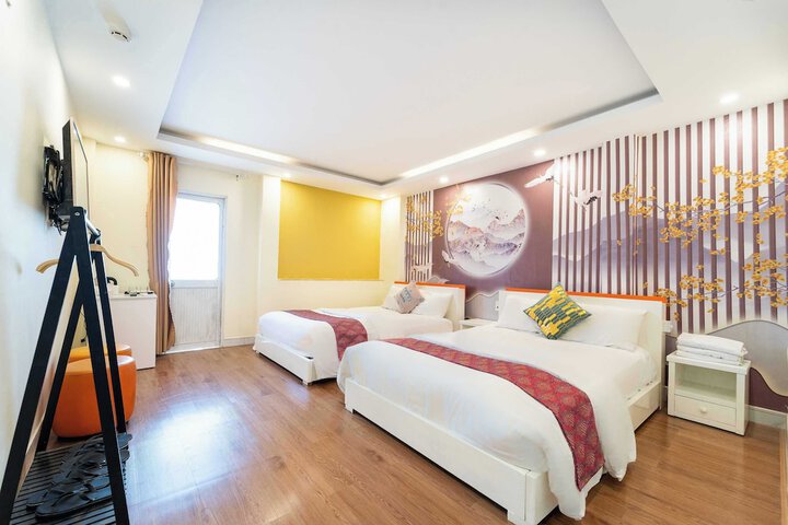 Room 9 of 33