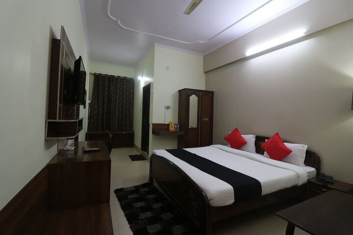 Room 8 of 32