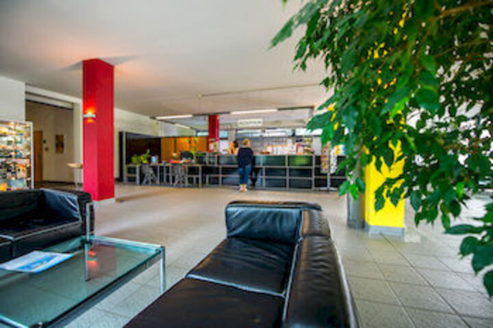 Entrance & Lobby