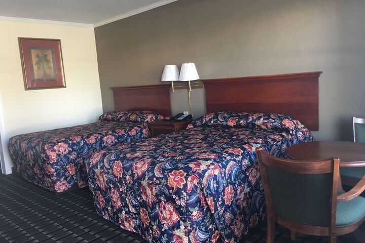 2 Double Beds (12 of 12)