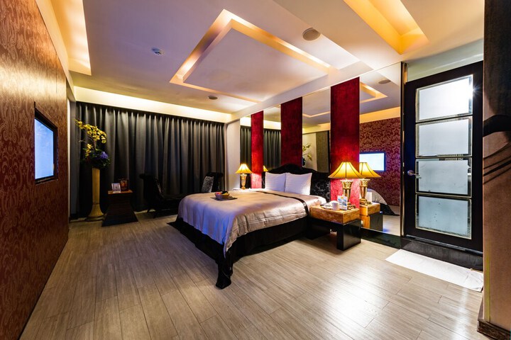 Room 10 of 23