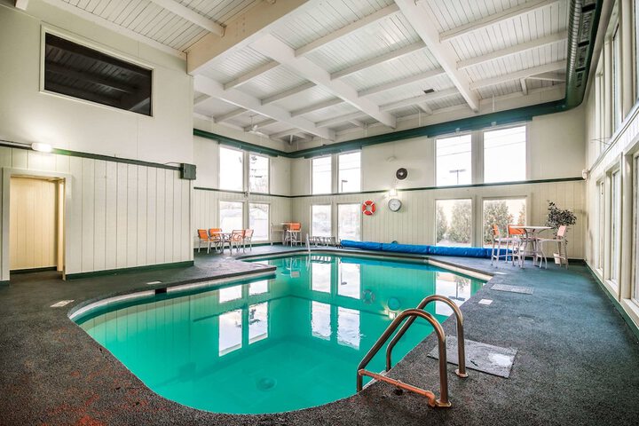 Hotel Pool