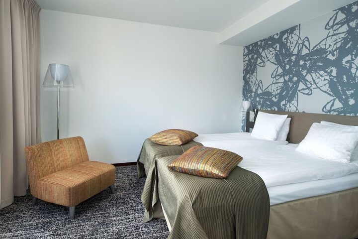 Room 4 of 42