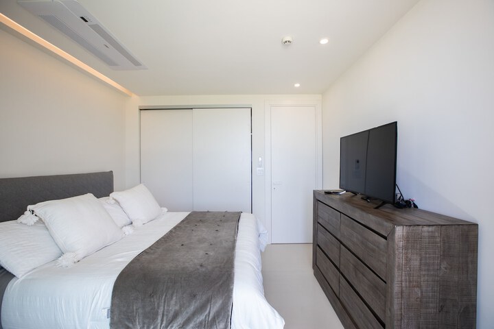 Room 9 of 1000