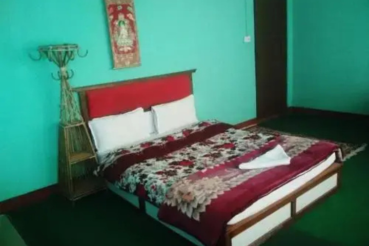 Room 4 of 15