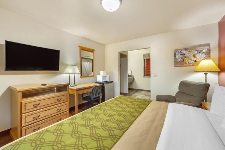Room 2 of 18