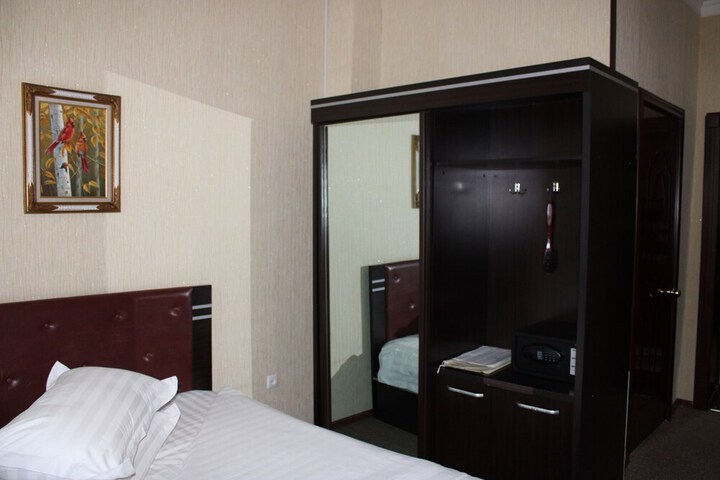 Room 11 of 31