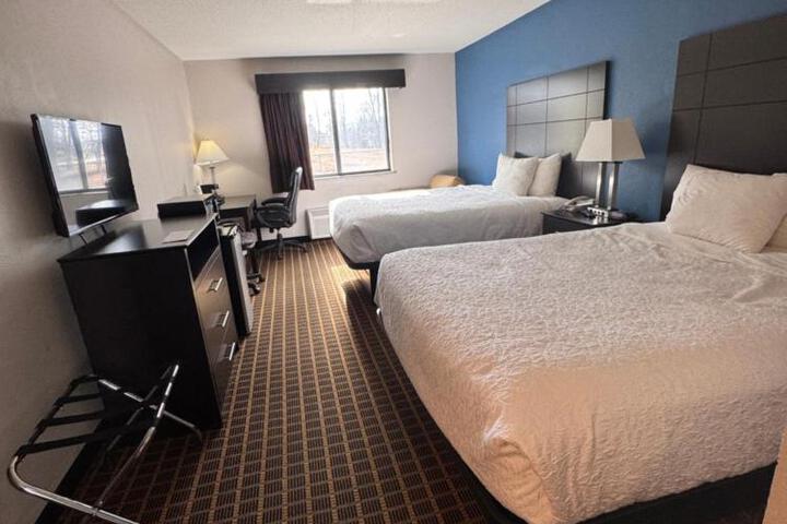 2 Queen Beds (5 of 5)