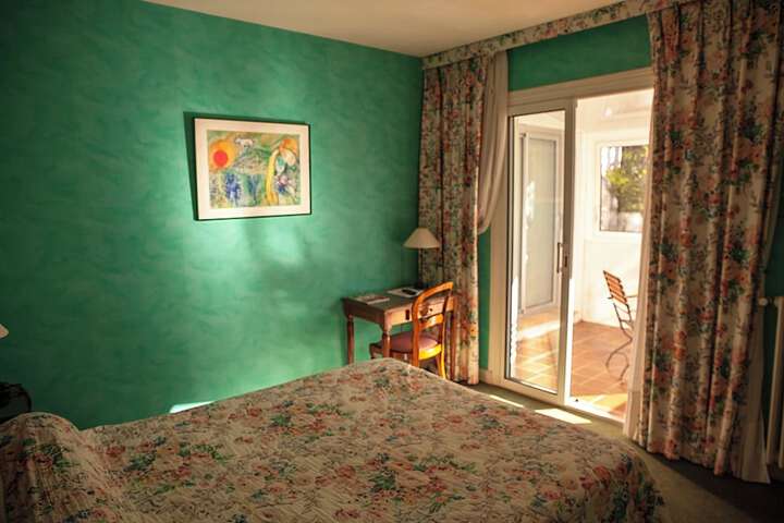 Room 18 of 106