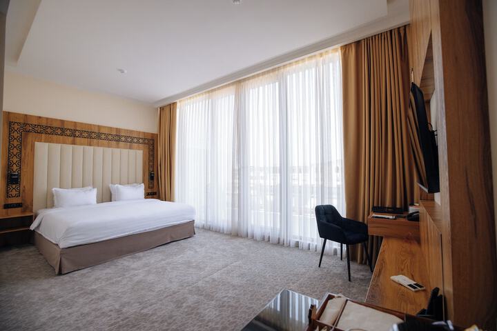 Room 10 of 77