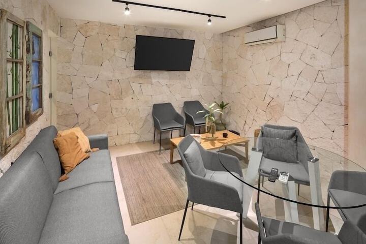 Room 13 of 23