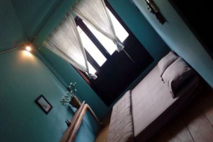 Room 10 of 19