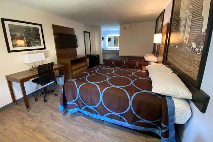 2 Double Beds (4 of 6)
