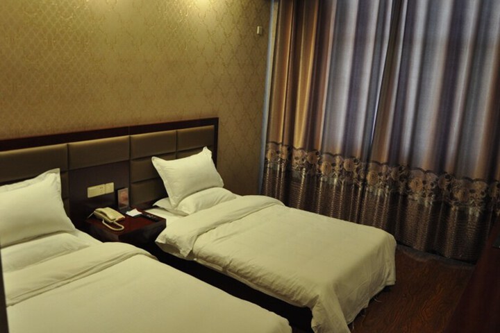 Room 6 of 28