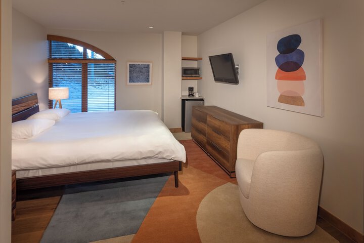 Room 13 of 65