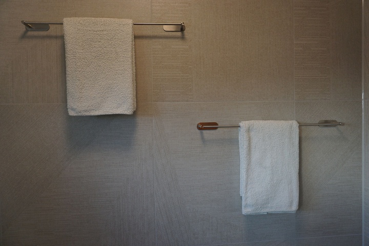 Room 8 of 16