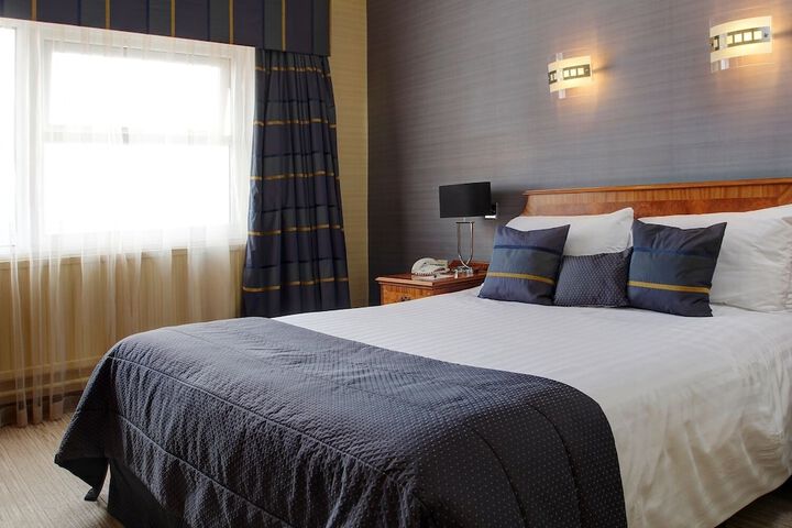 Room 5 of 40
