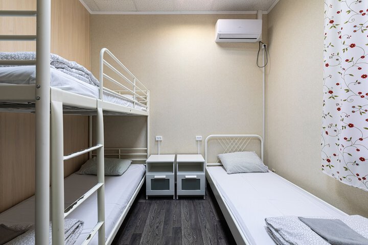 Room 13 of 83