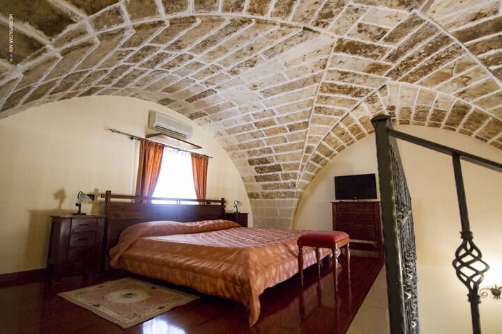Room 6 of 68