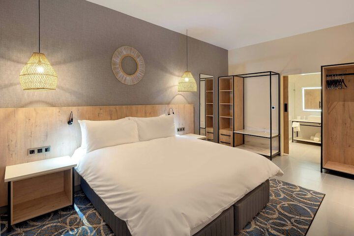 Room 15 of 128