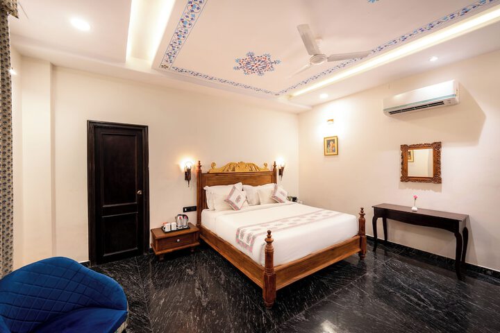 Room 10 of 35
