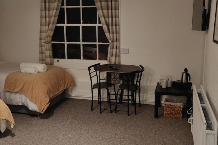 Room 11 of 32