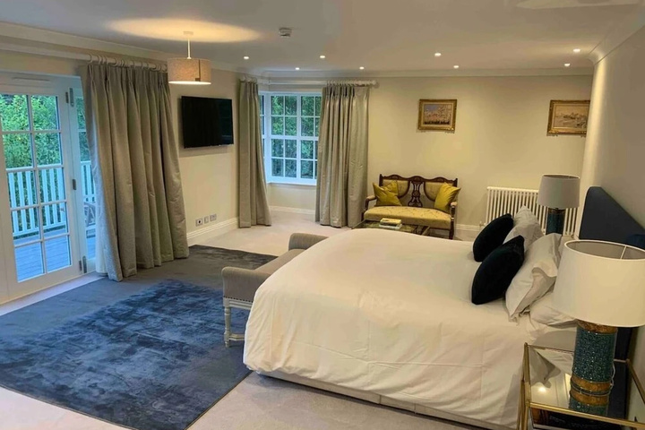Room 2 of 40