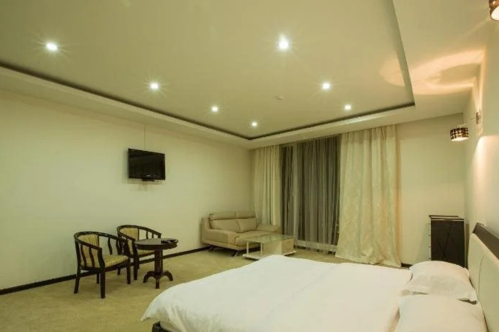 Room 6 of 20