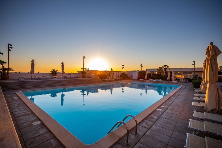 Pool 23 of 49