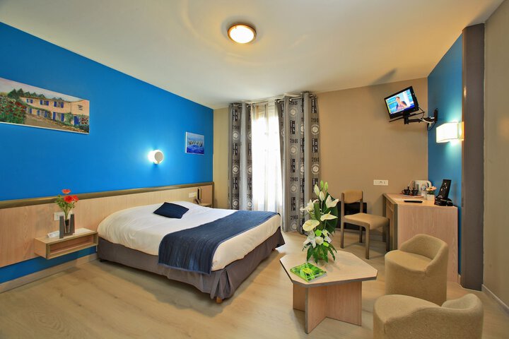 Room 6 of 16