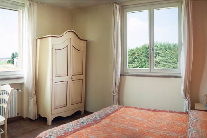 Room 6 of 31