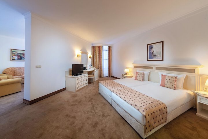 Room 26 of 173