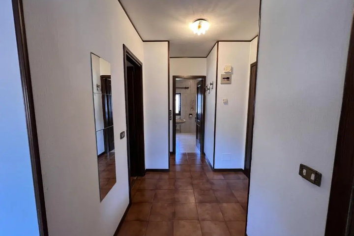 Room 8 of 10