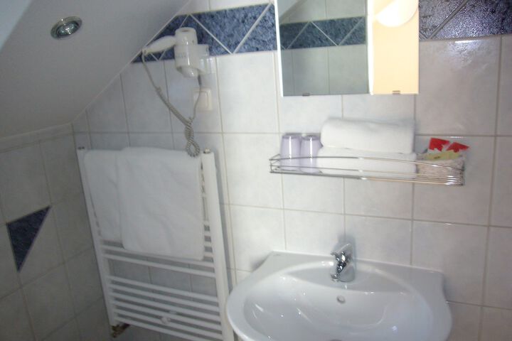 Room 34 of 53