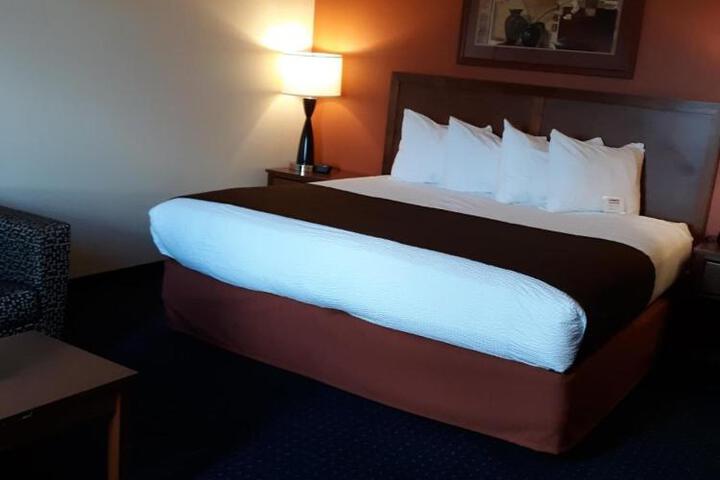 1 King Bed (6 of 19)