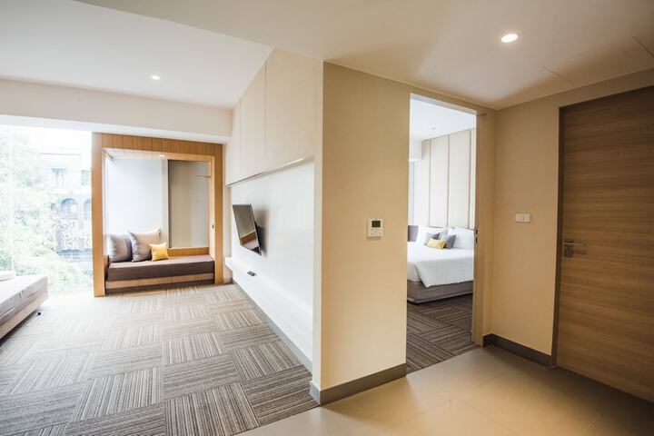 Room 6 of 52