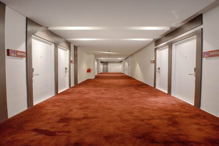 Ballroom/Hall 13 of 13