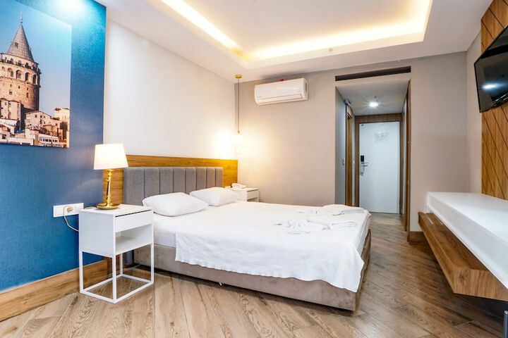 Room 10 of 98