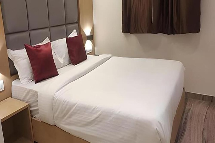 Room 11 of 24