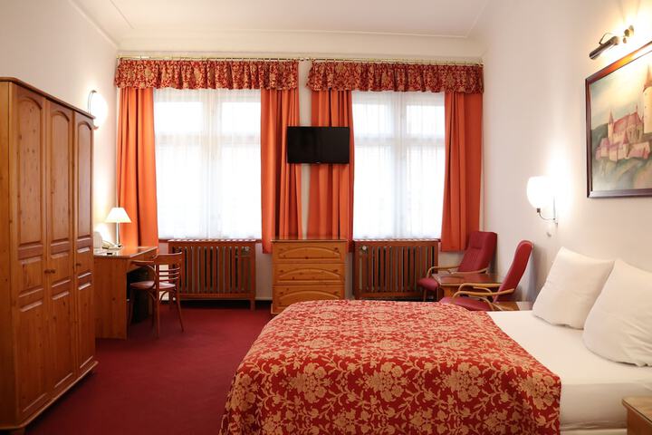 Room 2 of 21
