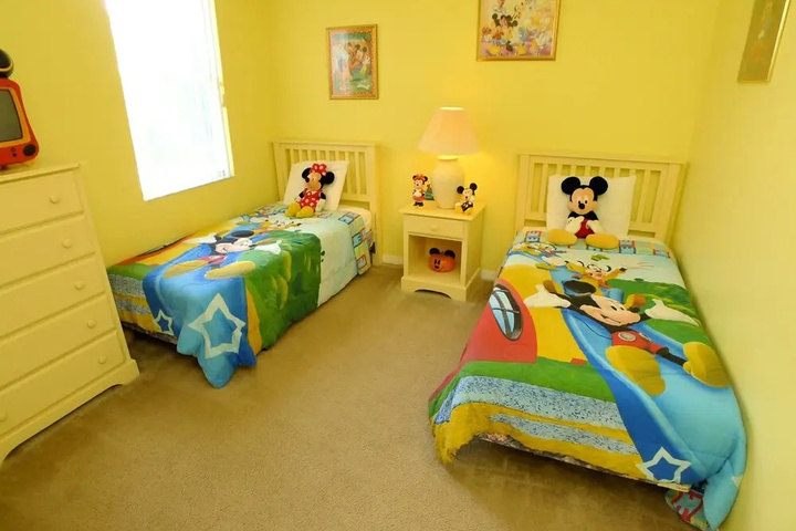 Room 5 of 16