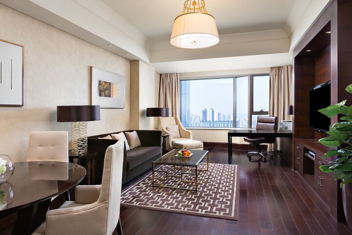 Room 3 of 64