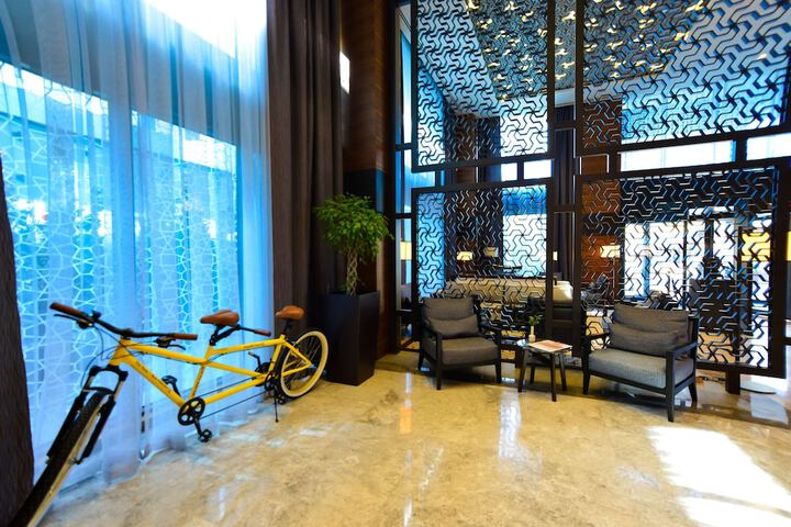 Entrance & Lobby