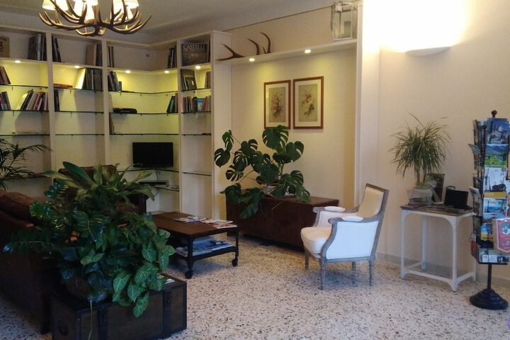 Guest Lobby