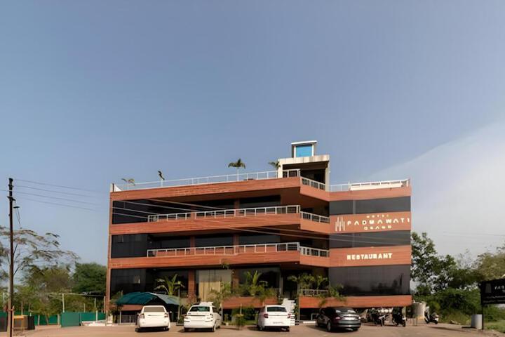 Hotel Padmawati Grand