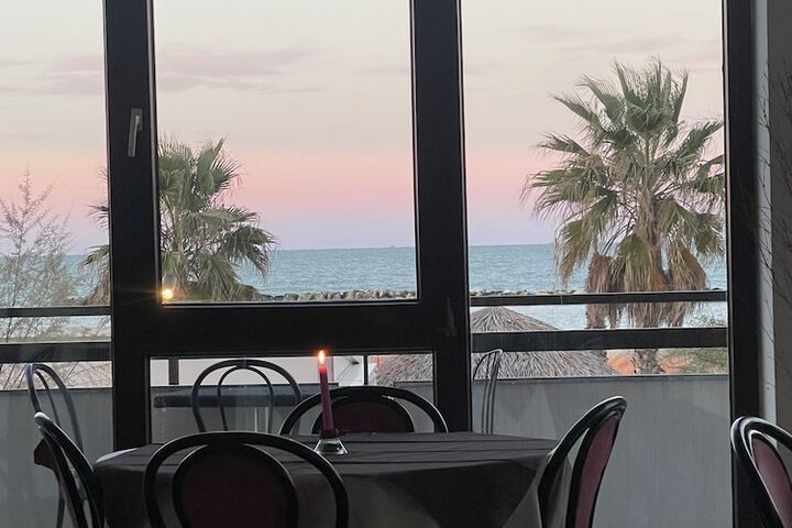 Dining 19 of 31