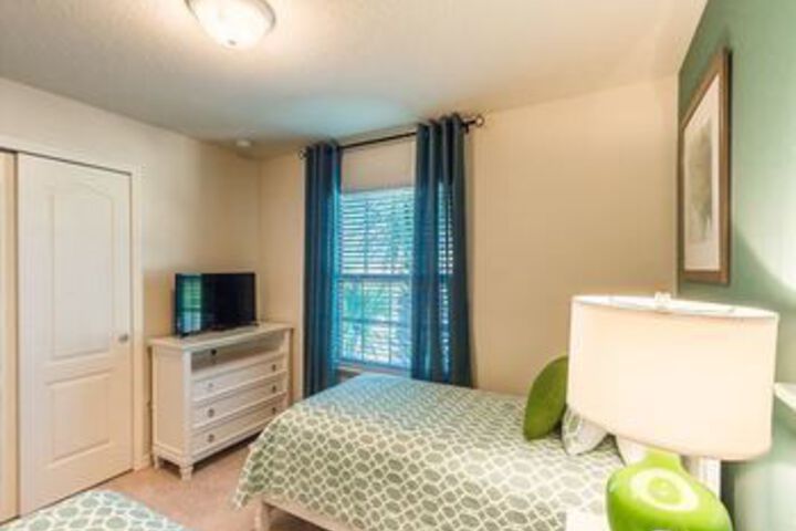 Room 6 of 16