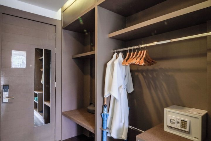 Room 10 of 136