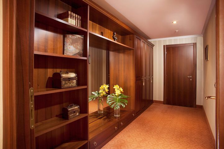 Room 56 of 177