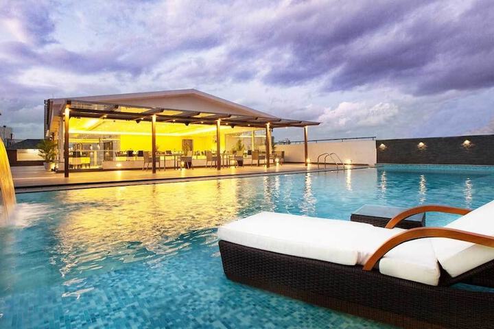 Hotel with Pool